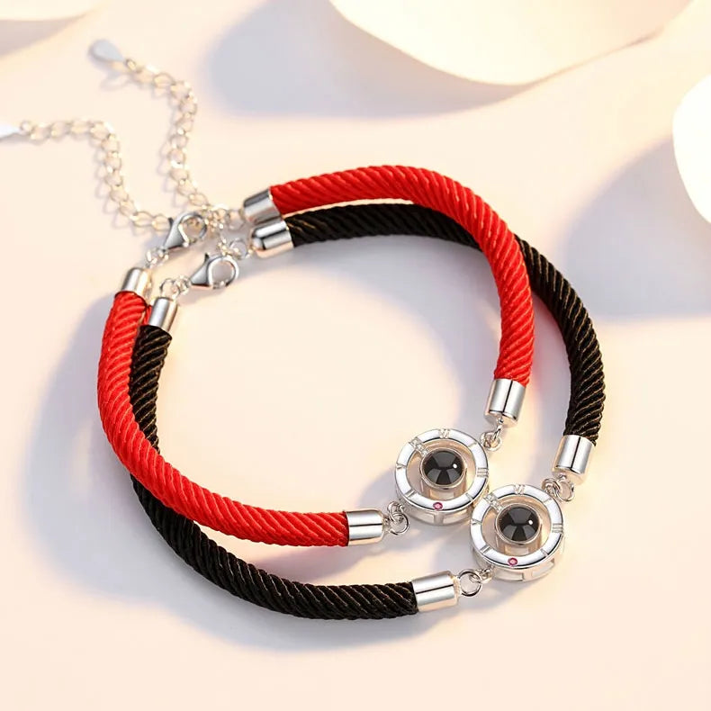 Pulsera para Parejas x2 Con Proyección Te Amo en Varios Idiomas