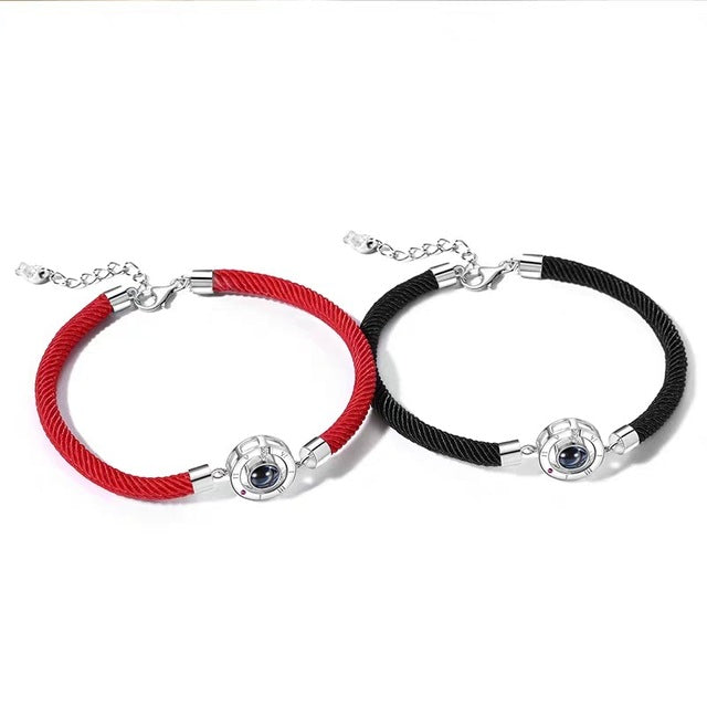 Pulsera para Parejas x2 Con Proyección Te Amo en Varios Idiomas